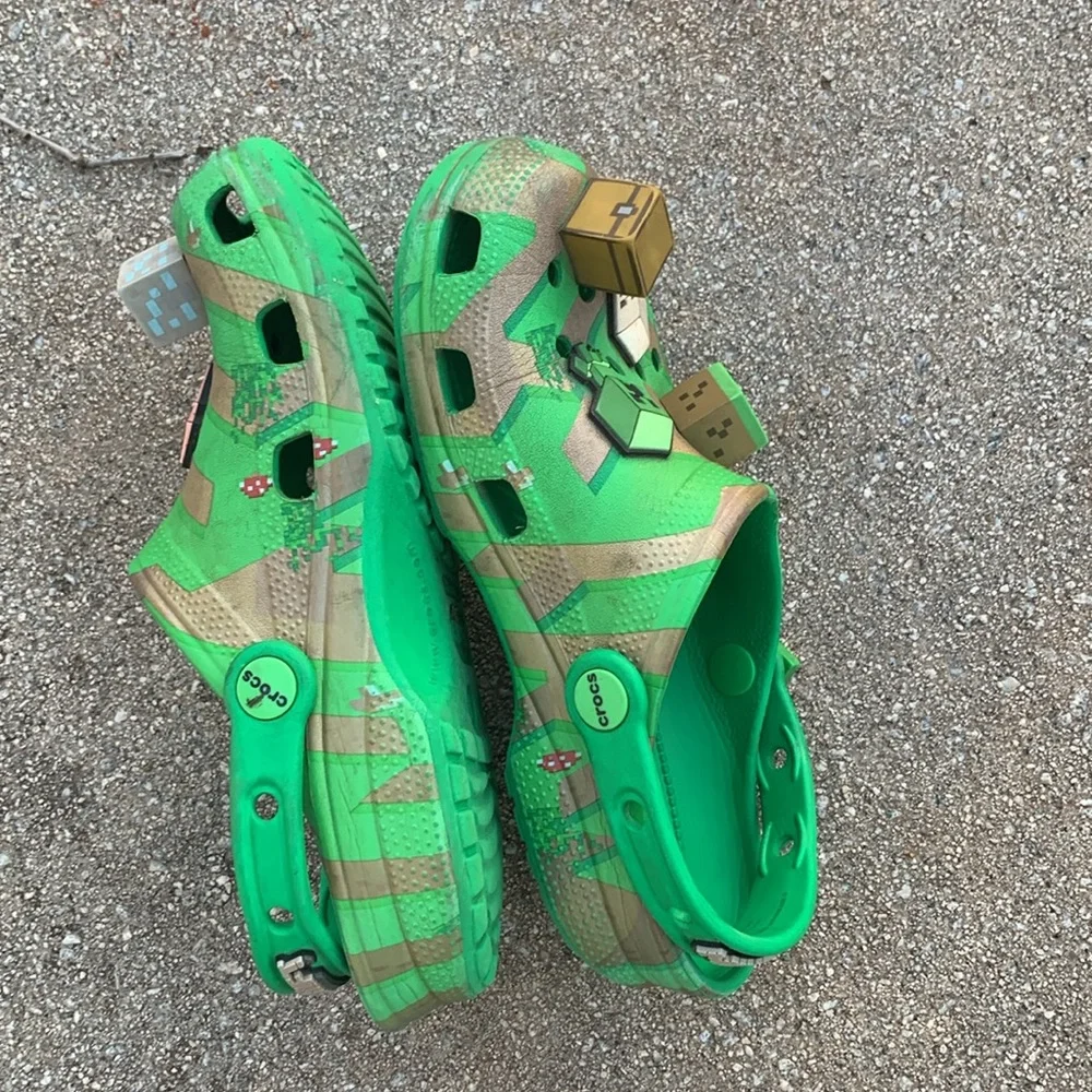Crocs
Big Kids Minecraft Classic Clogs from Finish Line - Picture 3 of 13